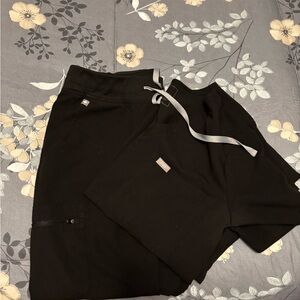 Figs Black Scrub Set